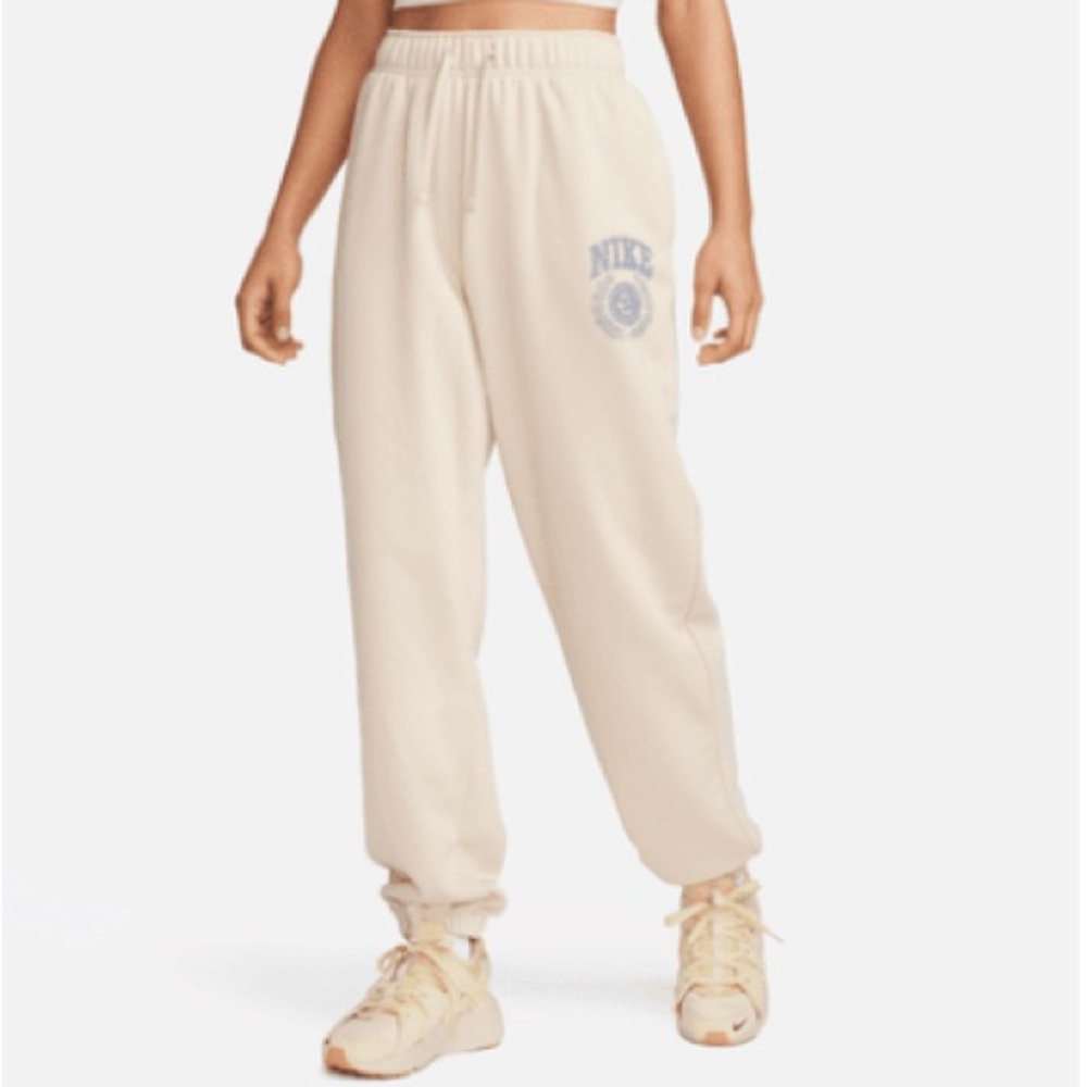Nike sport-wear sweatpants. Runs big